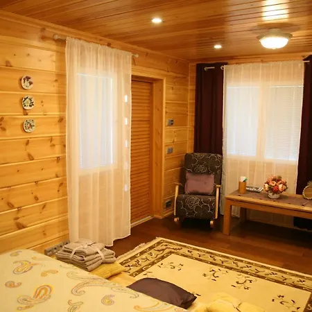 Karpalo Lodge *